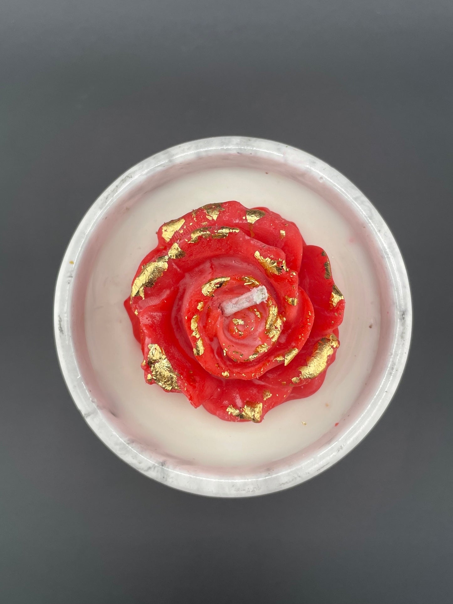 Feuilles d’or roses rouges cire végétale 